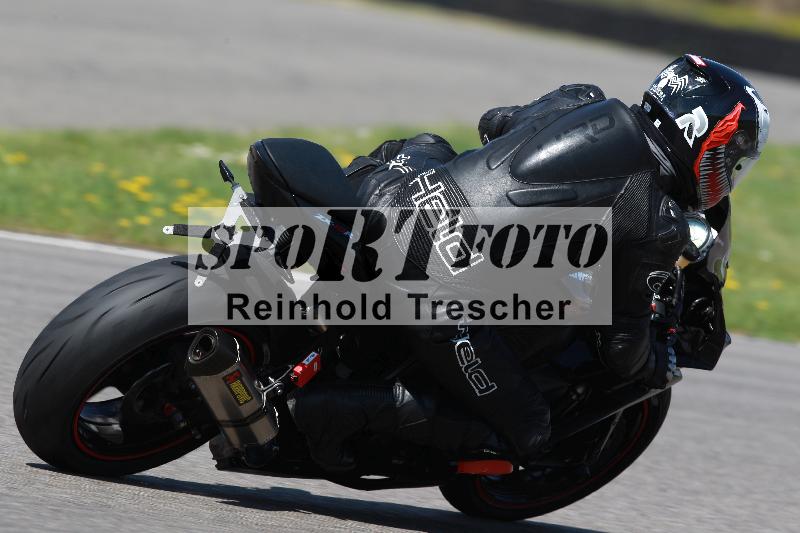 /Archiv-2022/07 16.04.2022 Speer Racing ADR/Gruppe gelb/backside